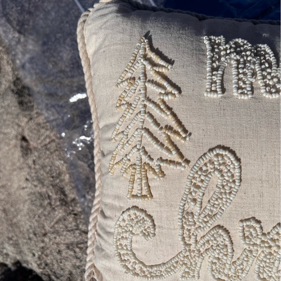 ⬇️St. Nicholas Square NWT Kohl’s Pillow 12”x18” Ivory Beaded Merry Christmas - Picture 3 of 6